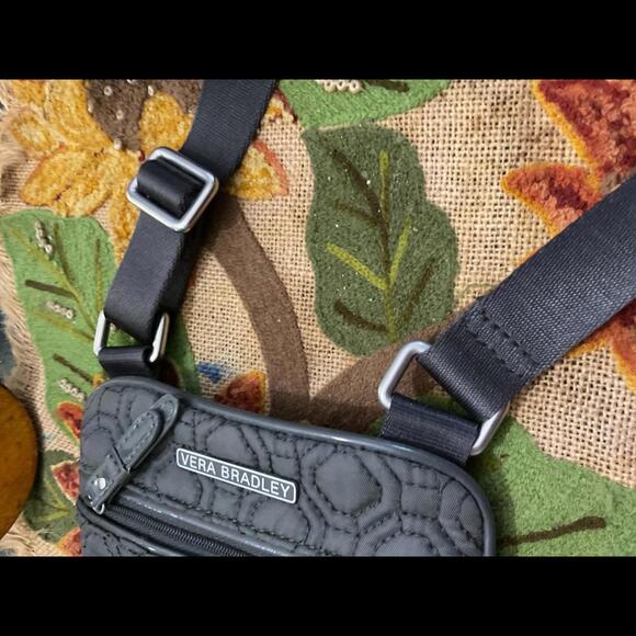 Vera Bradley Quilted Crossbody Bag - Stylish and Functional - Picture 3 of 6